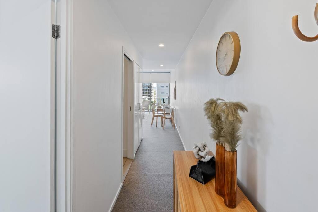 Apartment Peaceful One Bedroom With Parking *