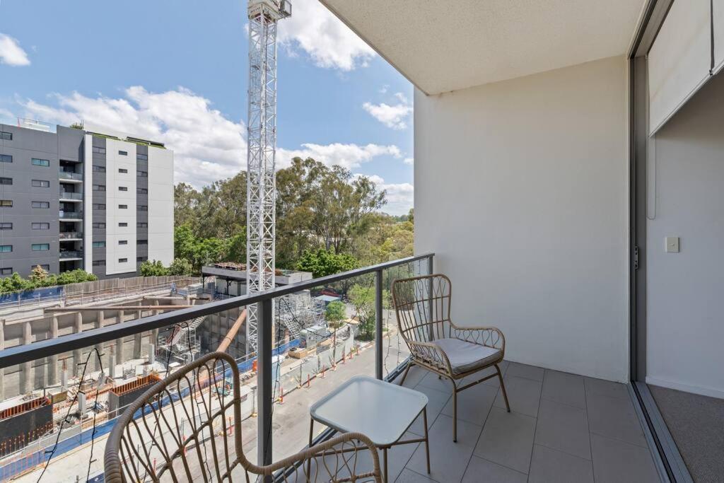 Apartment Peaceful One Bedroom With Parking