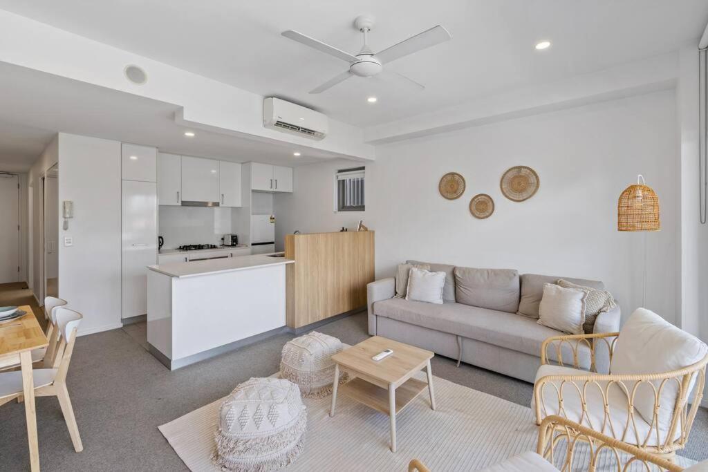 Peaceful One Bedroom With Parking * Brisbane