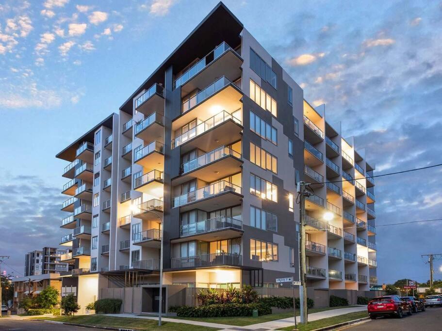 Peaceful One Bedroom With Parking Apartment