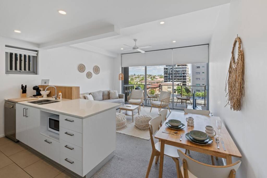 Peaceful One Bedroom With Parking Apartment